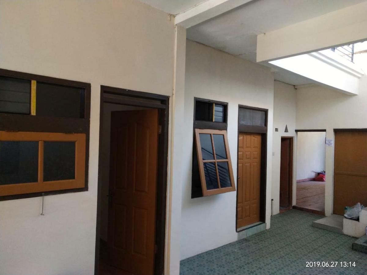 Thalia Guesthouse Ijen - Bromo & Sukamade Tour バニュワンギ エクステリア 写真