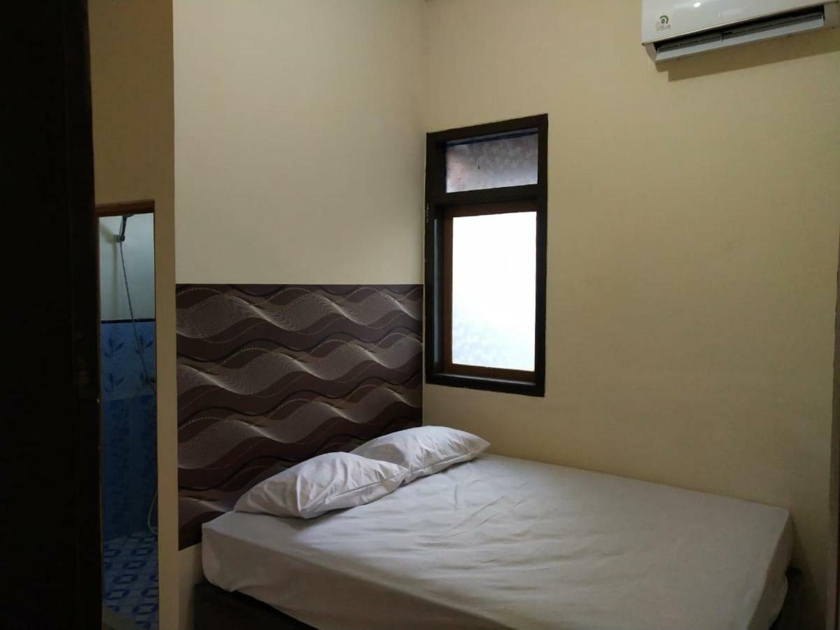 Thalia Guesthouse Ijen - Bromo & Sukamade Tour バニュワンギ エクステリア 写真